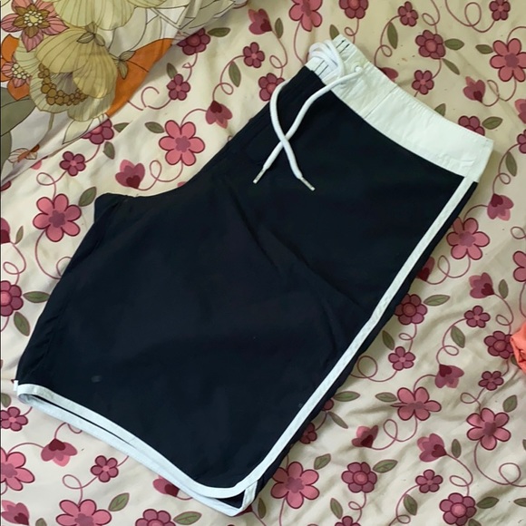 MEN’s HOLLISTER Board Short in size Medium - Picture 5 of 5